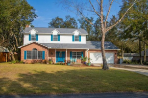 Beach Bound Family Getaway-5 BR, Newly Renovated